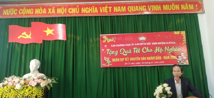 Ea Hleo tang qua nhan dip tet 2